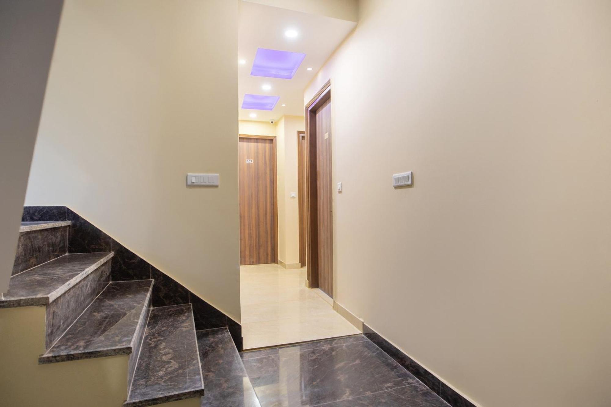 Super Oyo Hotel O Red Stone Inn Nuova Delhi Esterno foto